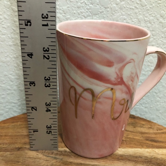 Mrs  & Mr  (2) ceramic mugs w/lid - Picture 7 of 8